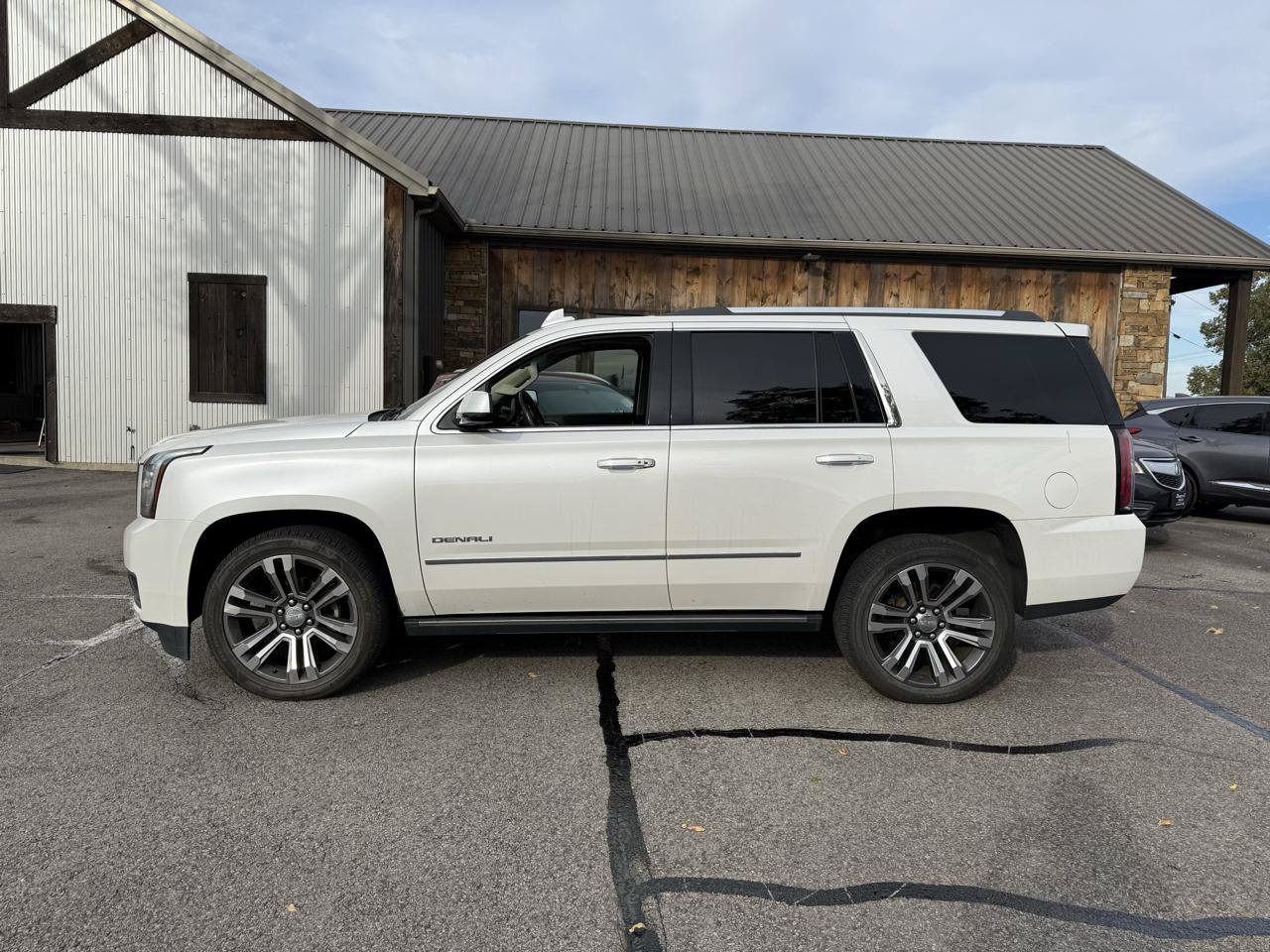 Used 2017 GMC Yukon Denali w/ Open Road Package AWD/4WD image 2