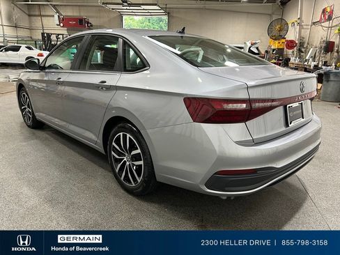 Used 2025 Volkswagen Jetta SE w/ Sunroof Package FWD image 6