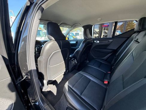 Used 2021 Volvo XC40 T5 Momentum AWD/4WD image 7