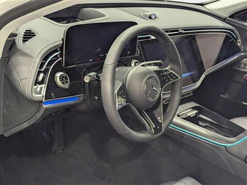 New 2025 Mercedes-Benz E 350 4MATIC Sedan image 3