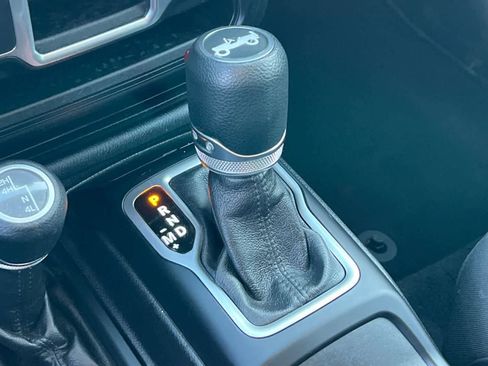 Used 2018 Jeep Wrangler Unlimited Sport image 26