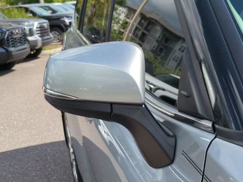 Used 2022 Toyota Highlander Limited FWD image 12