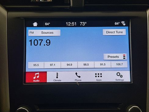 Used 2018 Ford Fusion SE w/ Fusion SE Technology Package FWD image 19