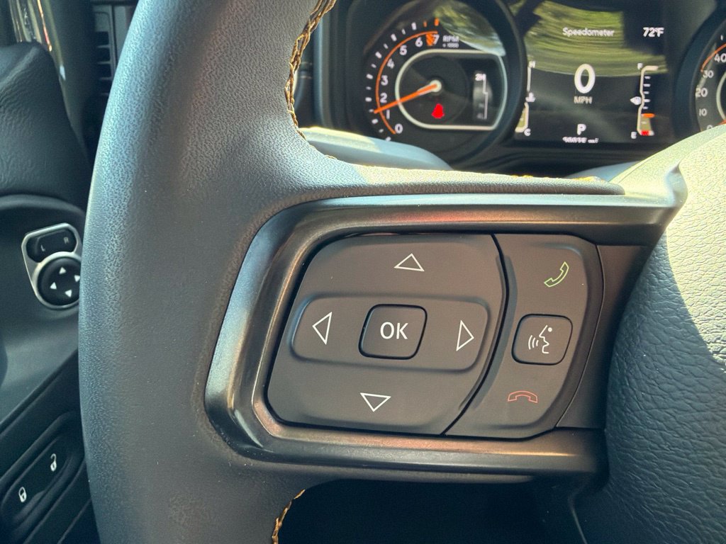 Used 2024 Jeep Gladiator Sport AWD/4WD image 17