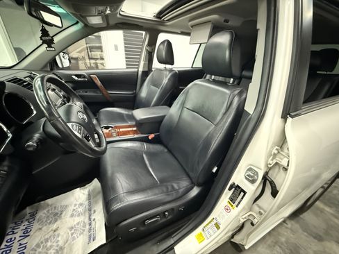Used 2013 Toyota Highlander Limited AWD/4WD image 11
