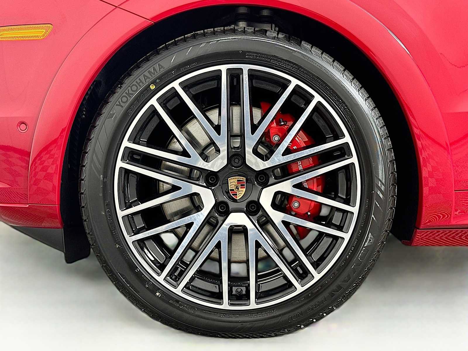 Certified 2025 Porsche Cayenne GTS AWD/4WD image 31