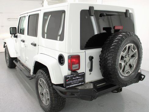 Used 2015 Jeep Wrangler Unlimited Rubicon w/ Connectivity Group AWD/4WD image 8