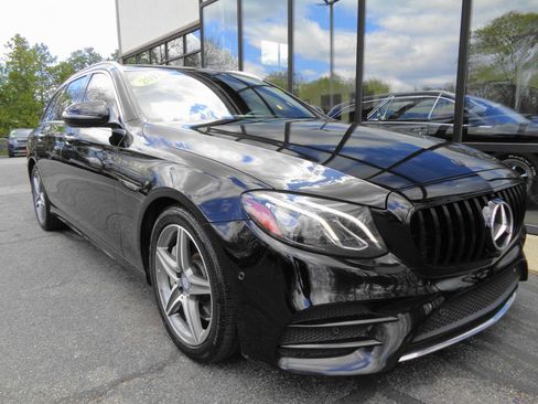 Used 2017 Mercedes-Benz E 400 4MATIC Wagon w/ Premium 1 Package image 3