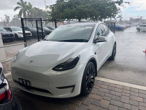 Used 2022 Tesla Model Y Performance AWD/4WD image 2