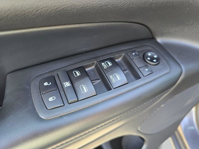 Used 2018 Jeep Grand Cherokee Altitude AWD/4WD image 24