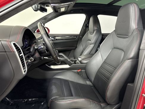 Certified 2023 Porsche Cayenne Turbo AWD/4WD image 5
