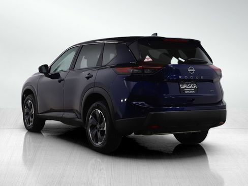 Used 2025 Nissan Rogue SV image 3