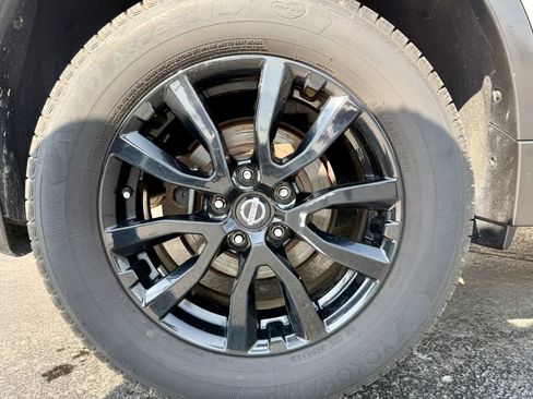 Used 2017 Nissan Rogue SV AWD/4WD image 25