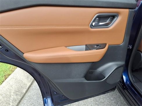 New 2025 Nissan Rogue Platinum w/ Tech Package image 9