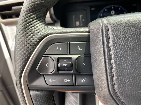 Used 2025 Toyota Tacoma SR5 AWD/4WD image 19