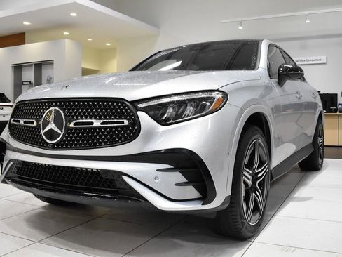 Used 2024 Mercedes-Benz GLC 300 4MATIC image 1