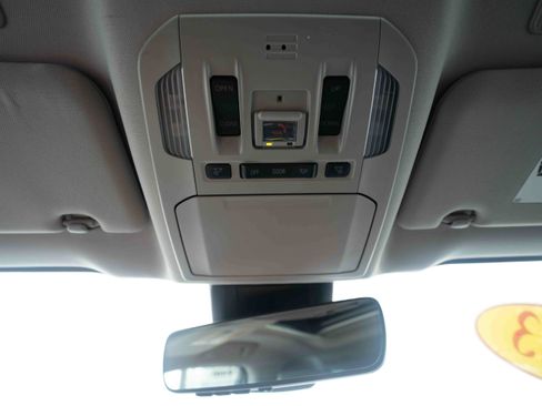 Used 2023 Toyota Highlander XLE AWD/4WD image 18