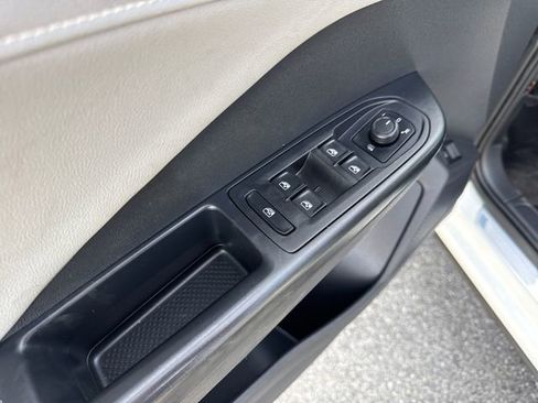 Used 2024 Volkswagen Taos SE image 24