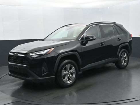 Used 2024 Toyota RAV4 XLE image 1
