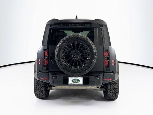 Used 2023 Land Rover Defender 110 X-Dynamic SE image 6