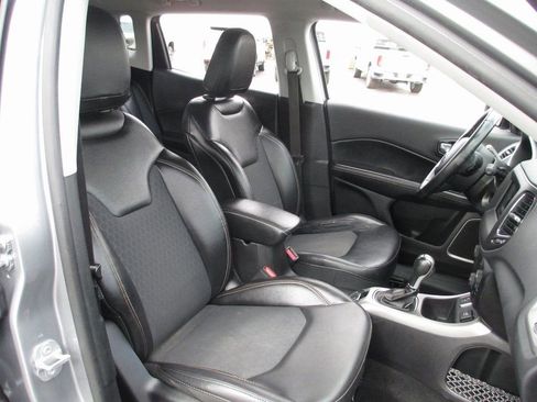 Used 2019 Jeep Compass Latitude FWD image 18