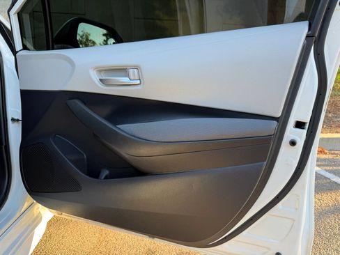 Used 2020 Toyota Corolla LE w/ Carpet Mat Package (TMS) FWD image 42