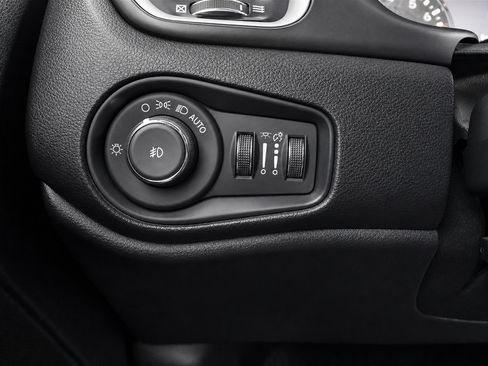 Used 2021 Jeep Renegade Latitude AWD/4WD image 28