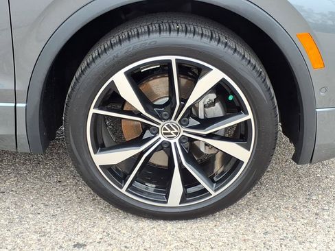 Used 2022 Volkswagen Tiguan SEL R-Line AWD/4WD image 10