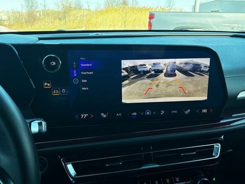 Used 2025 Chevrolet Traverse Z71 image 29