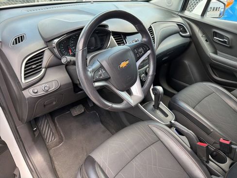 Used 2019 Chevrolet Trax LT w/ LT Convenience Package AWD/4WD image 7