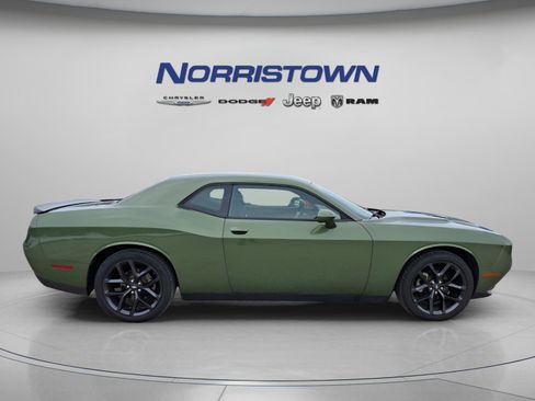 Certified 2022 Dodge Challenger SXT w/ Blacktop Package image 7