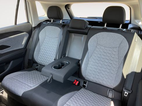 Certified 2025 Volkswagen Tiguan S image 17