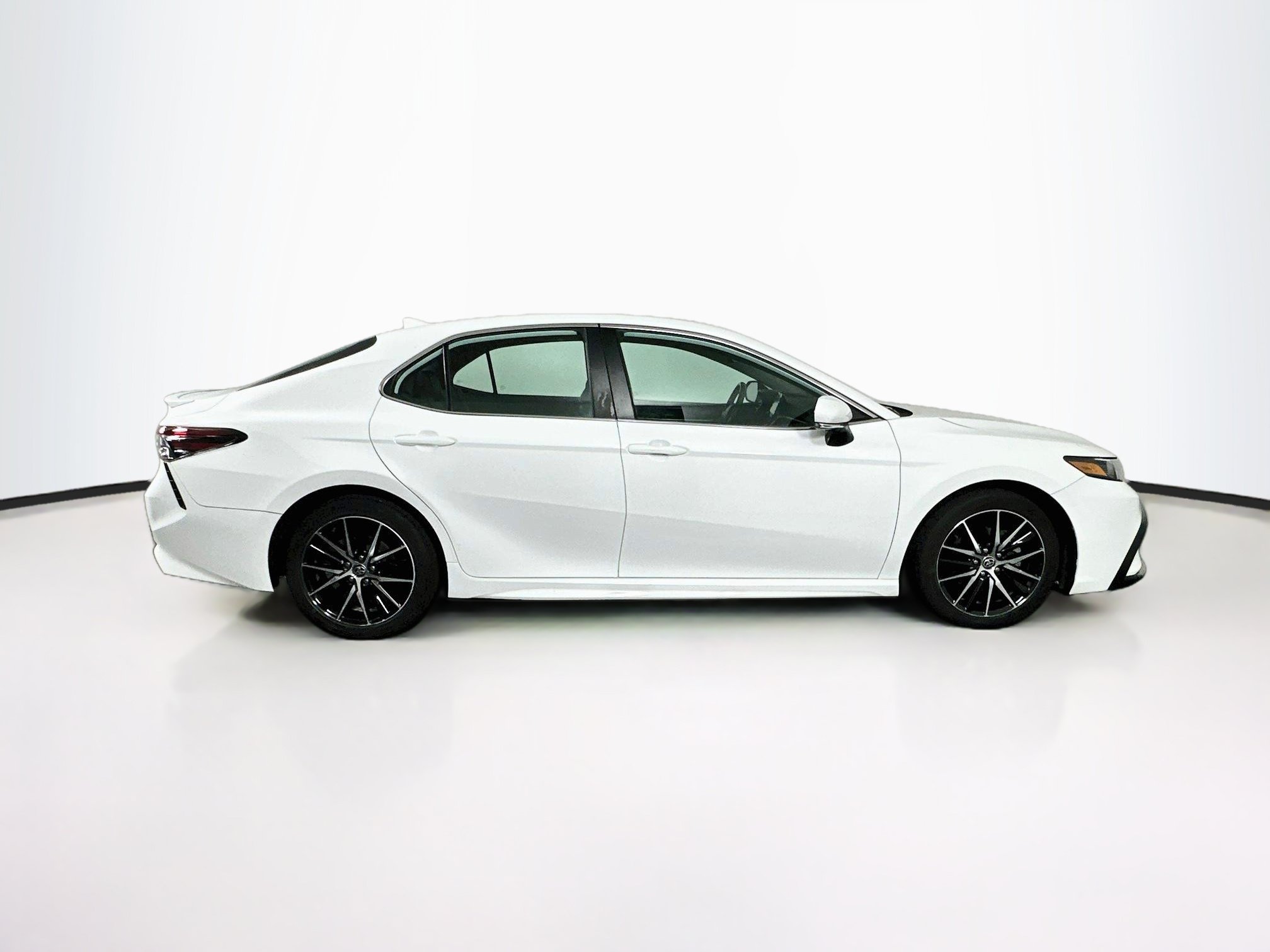Used 2022 Toyota Camry SE w/ Audio Upgrade Package FWD image 10