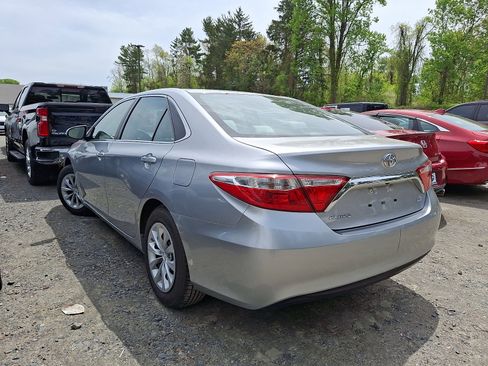 Used 2016 Toyota Camry LE FWD image 2