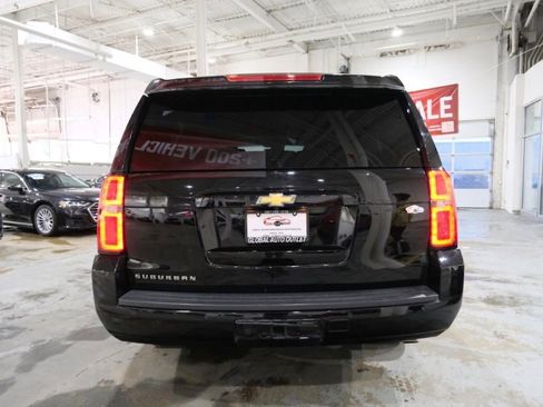 Used 2018 Chevrolet Suburban LT RWD image 9