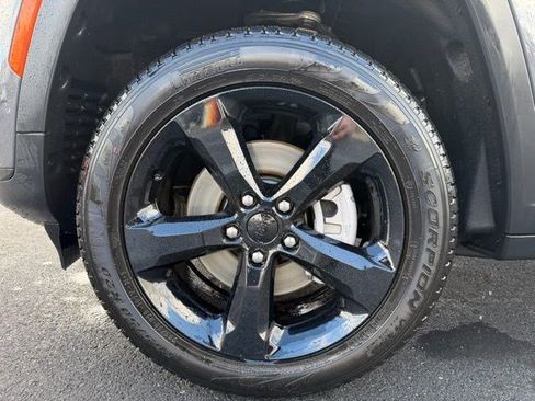 Certified 2025 Jeep Grand Cherokee L Limited w/ Luxury Tech Group II image 27