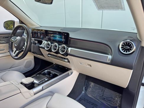 Used 2022 Mercedes-Benz GLB 250 w/ Premium Package Lite image 14