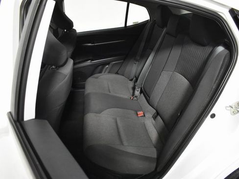 Used 2025 Toyota Camry LE image 27