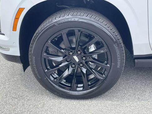 New 2026 Cadillac Escalade ESV Luxury AWD/4WD image 9