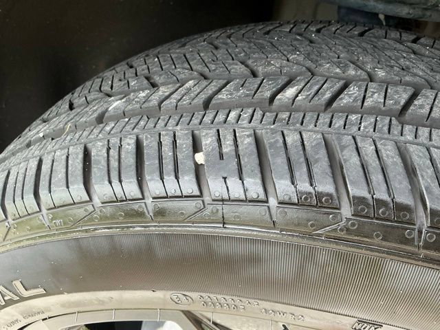 Used 2024 Chevrolet Traverse RS w/ LPO, Floor Liner Package AWD/4WD image 12