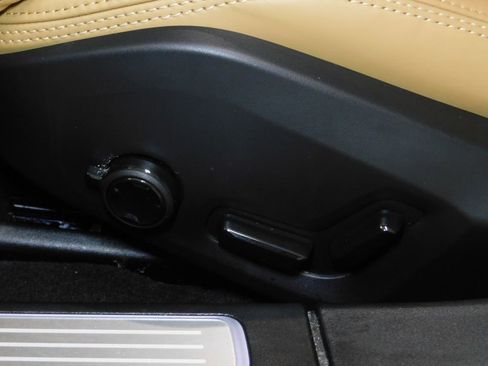 Used 2026 Volvo V90 B6 Cross Country Ultra image 33