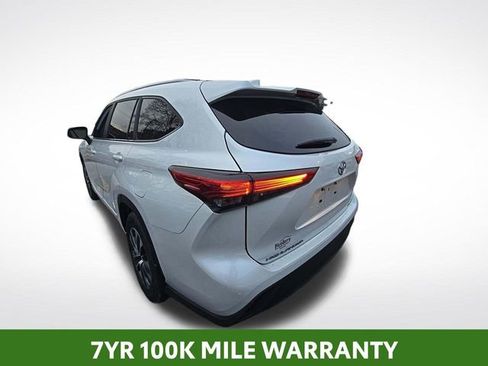 Used 2023 Toyota Highlander XLE image 2