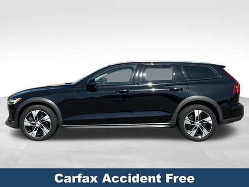 Used 2021 Volvo V60 T5 Cross Country AWD/4WD image 3