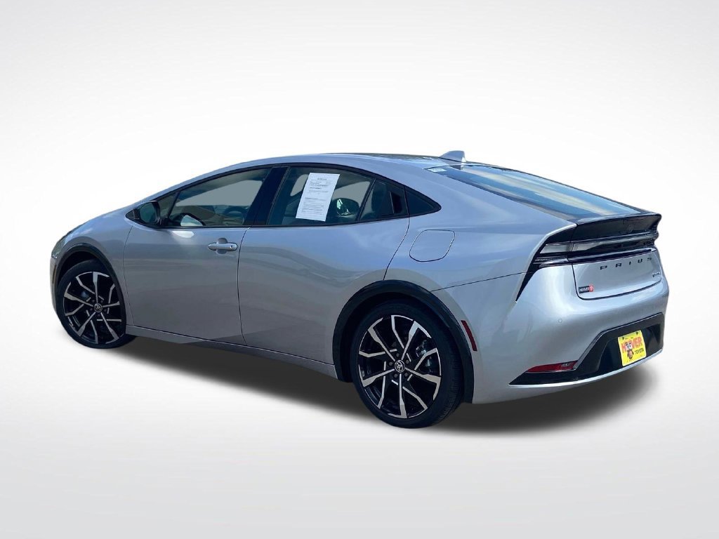 Used 2025 Toyota Prius Plug-In Hybrid FWD image 9