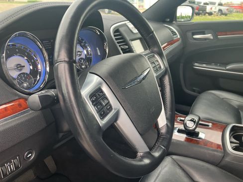 Used 2012 Chrysler 300 Limited RWD image 9
