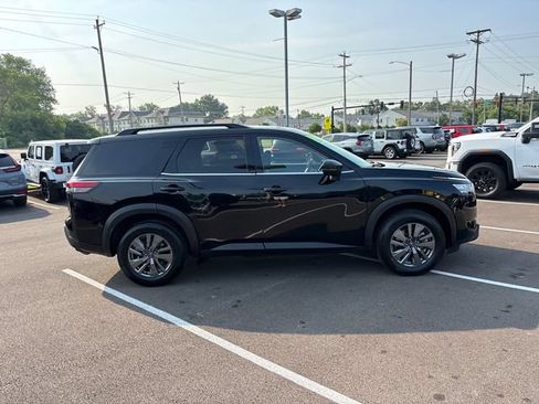 Used 2024 Nissan Pathfinder SV FWD image 29