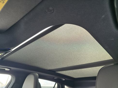 Used 2025 Mercedes-Benz GLC 300 4MATIC image 23