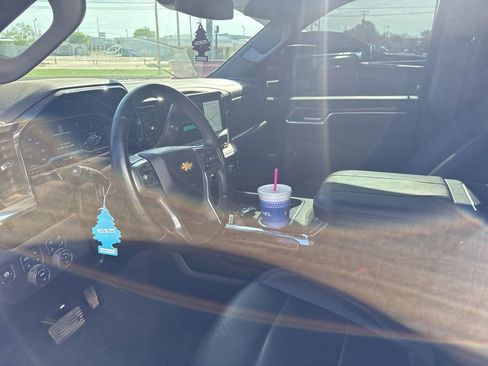 Used 2025 Chevrolet Silverado 3500 LTZ w/ LTZ Convenience Package image 6