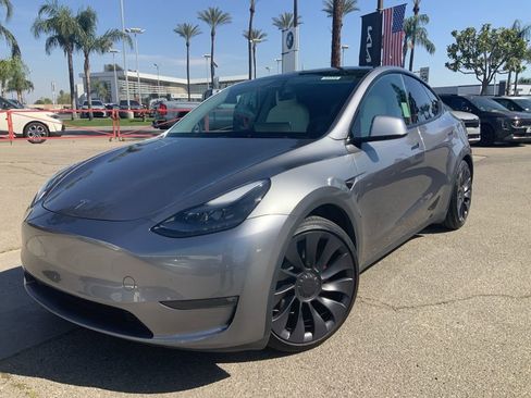 Used 2025 Tesla Model Y Performance image 1