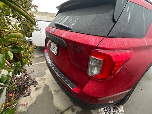 Used 2022 Ford Explorer XLT w/ Equipment Group 202A image 4